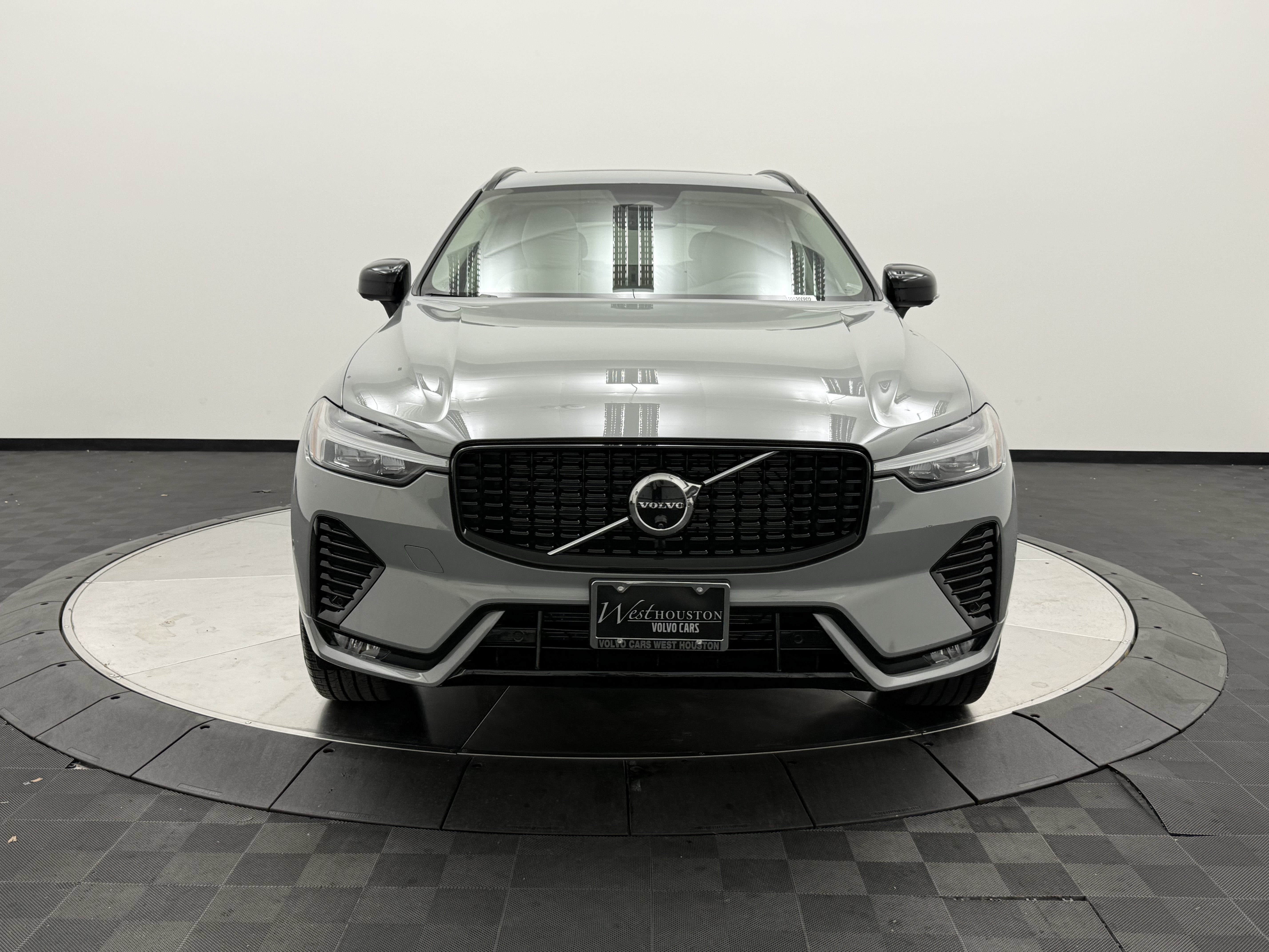 Certified 2024 Volvo XC60 B5 Plus w/ Protection Package AWD/4WD image 2
