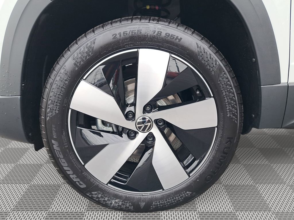 New 2025 Volkswagen Taos S image 10