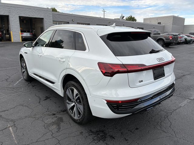 Used 2024 Audi Q8 e-tron Premium Plus w/ Premium Plus Package AWD/4WD image 7