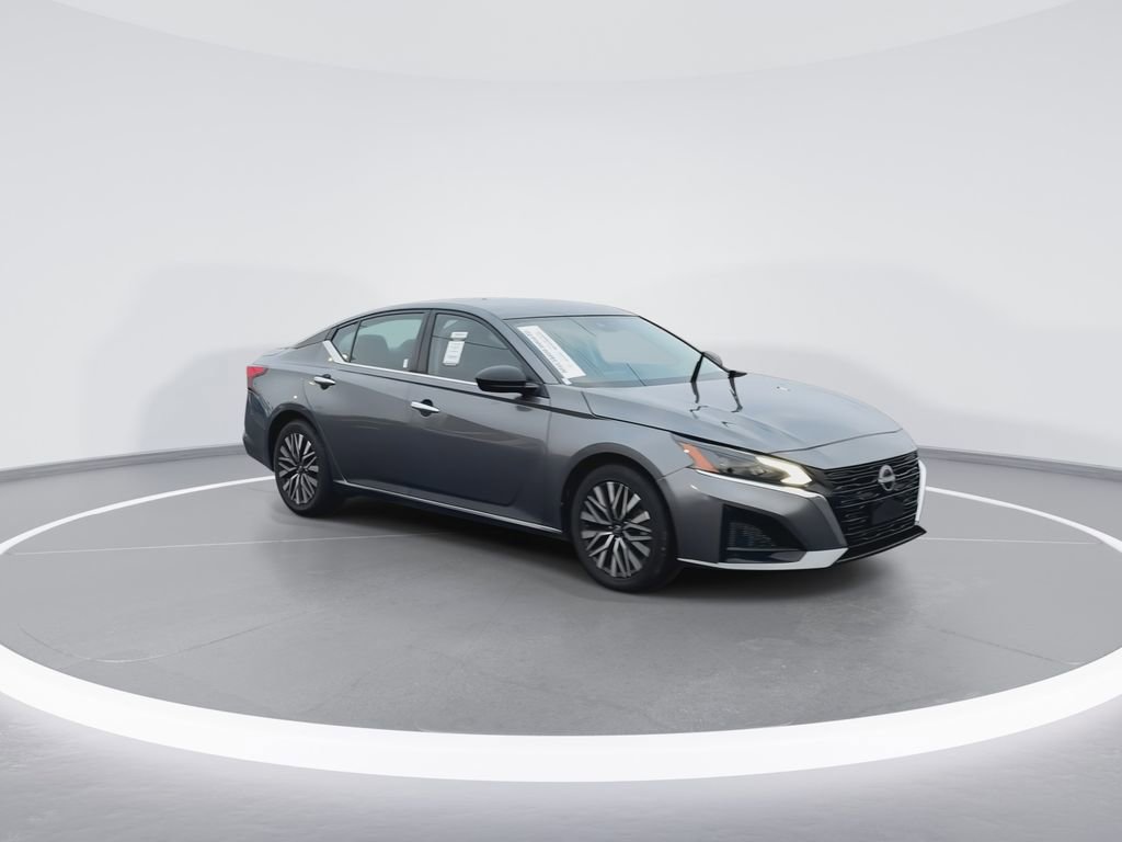 Used 2024 Nissan Altima 2.5 SV image 2