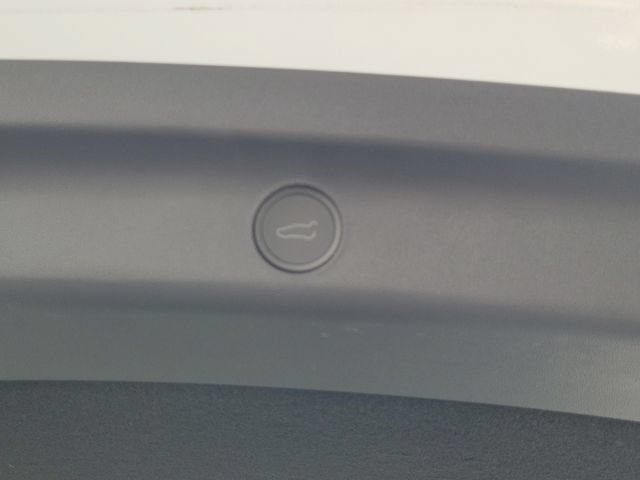 Used 2025 Tesla Model Y Long Range RWD image 10