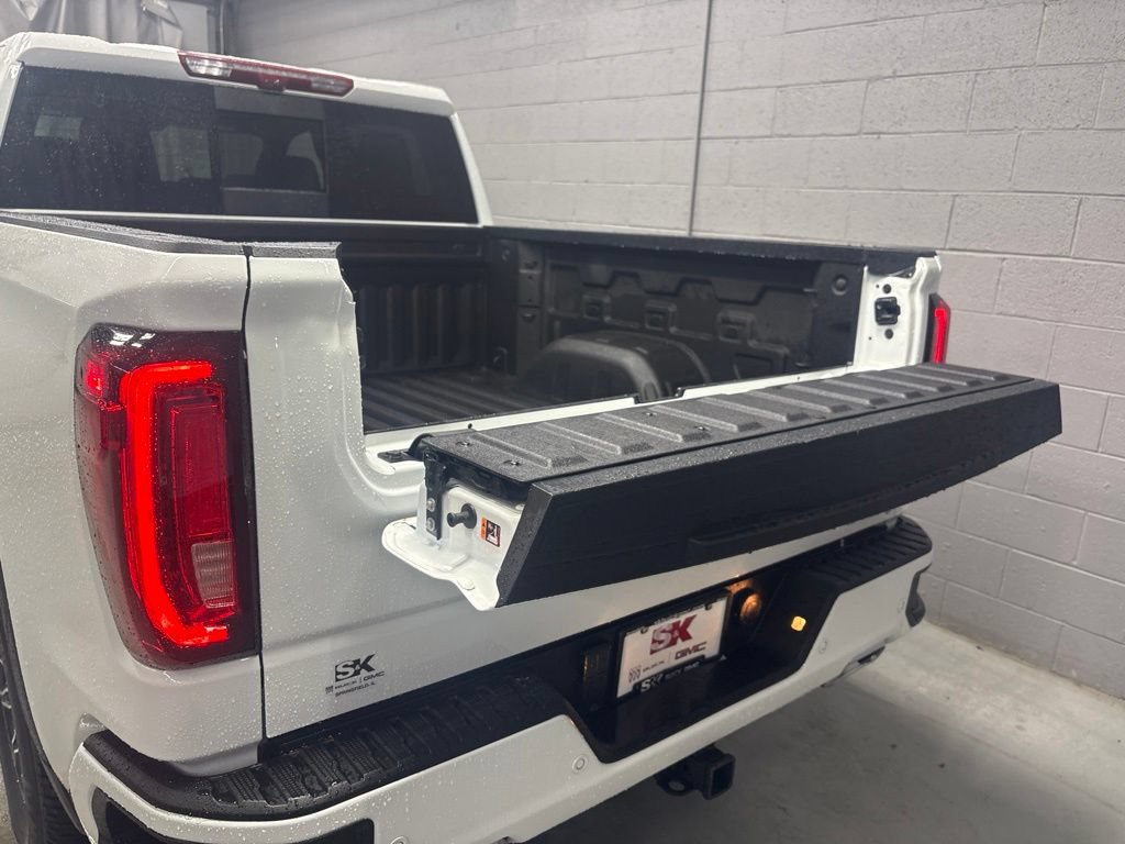 Used 2024 GMC Sierra 1500 AT4 w/ Technology Package AWD/4WD image 24