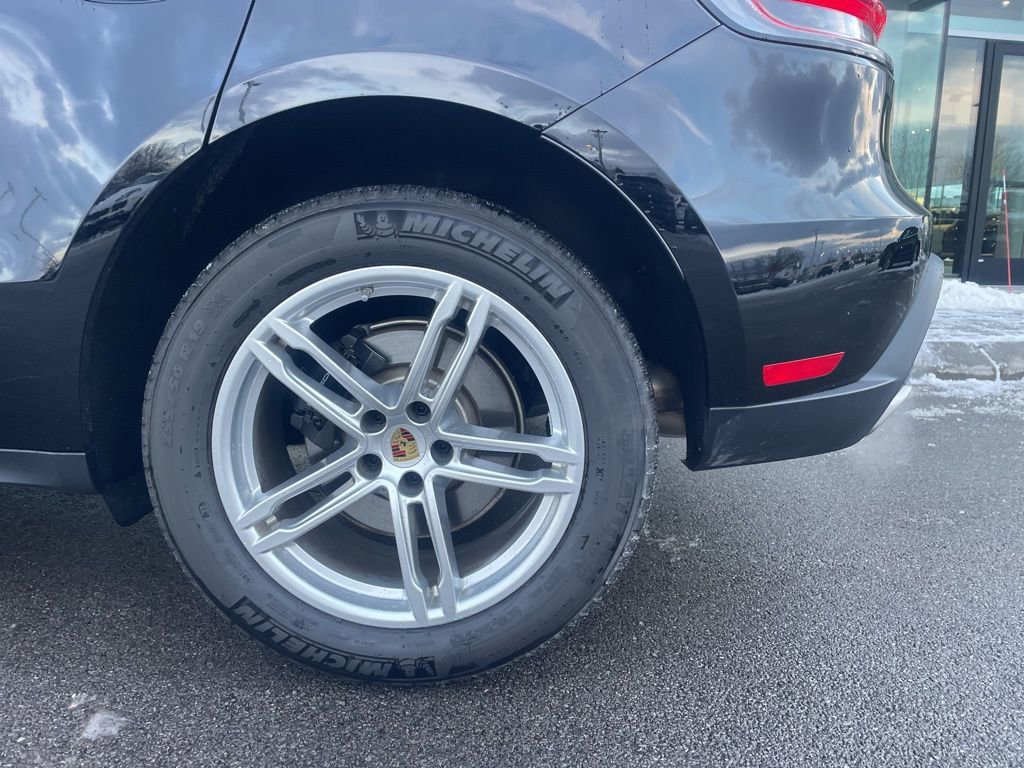 Certified 2025 Porsche Macan AWD/4WD image 14