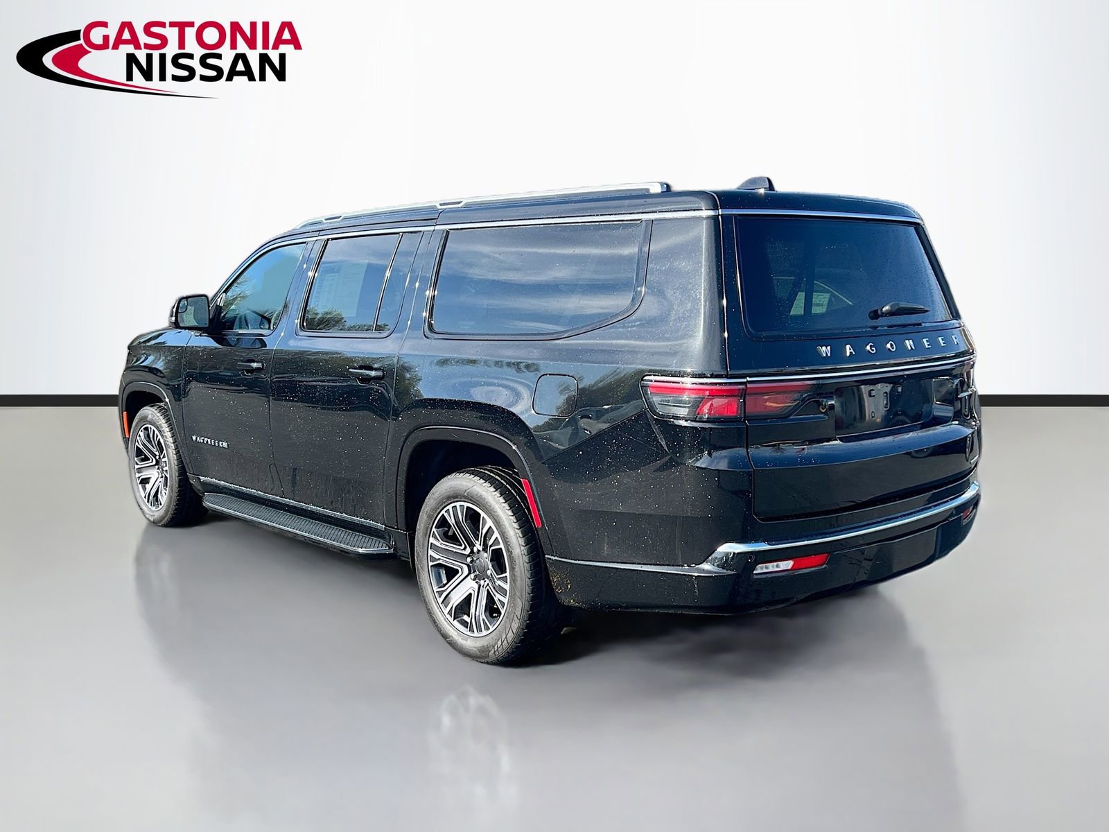 Used 2024 Jeep Wagoneer L Series II w/ Flexible Seating Group image 6