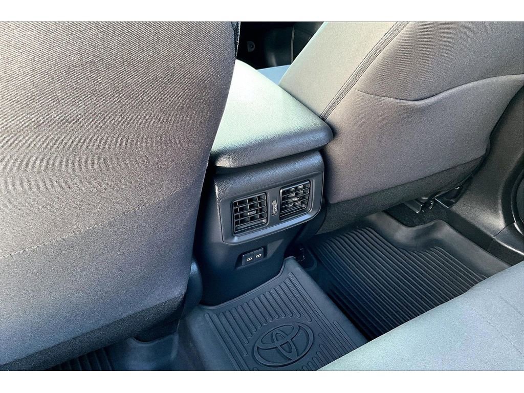 Used 2022 Toyota RAV4 SE w/ Weather & Moonroof Package AWD/4WD image 34
