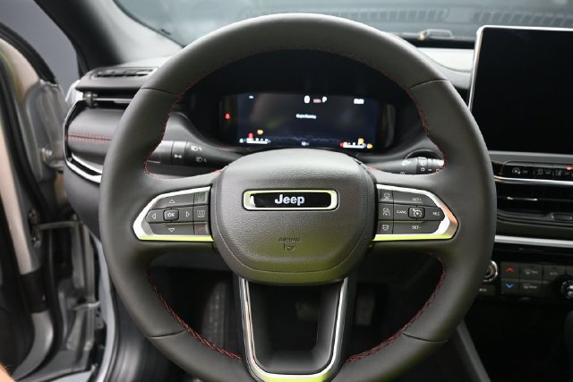 New 2026 Jeep Compass Trailhawk w/ Sun, Sound & Navigation Group AWD/4WD image 19