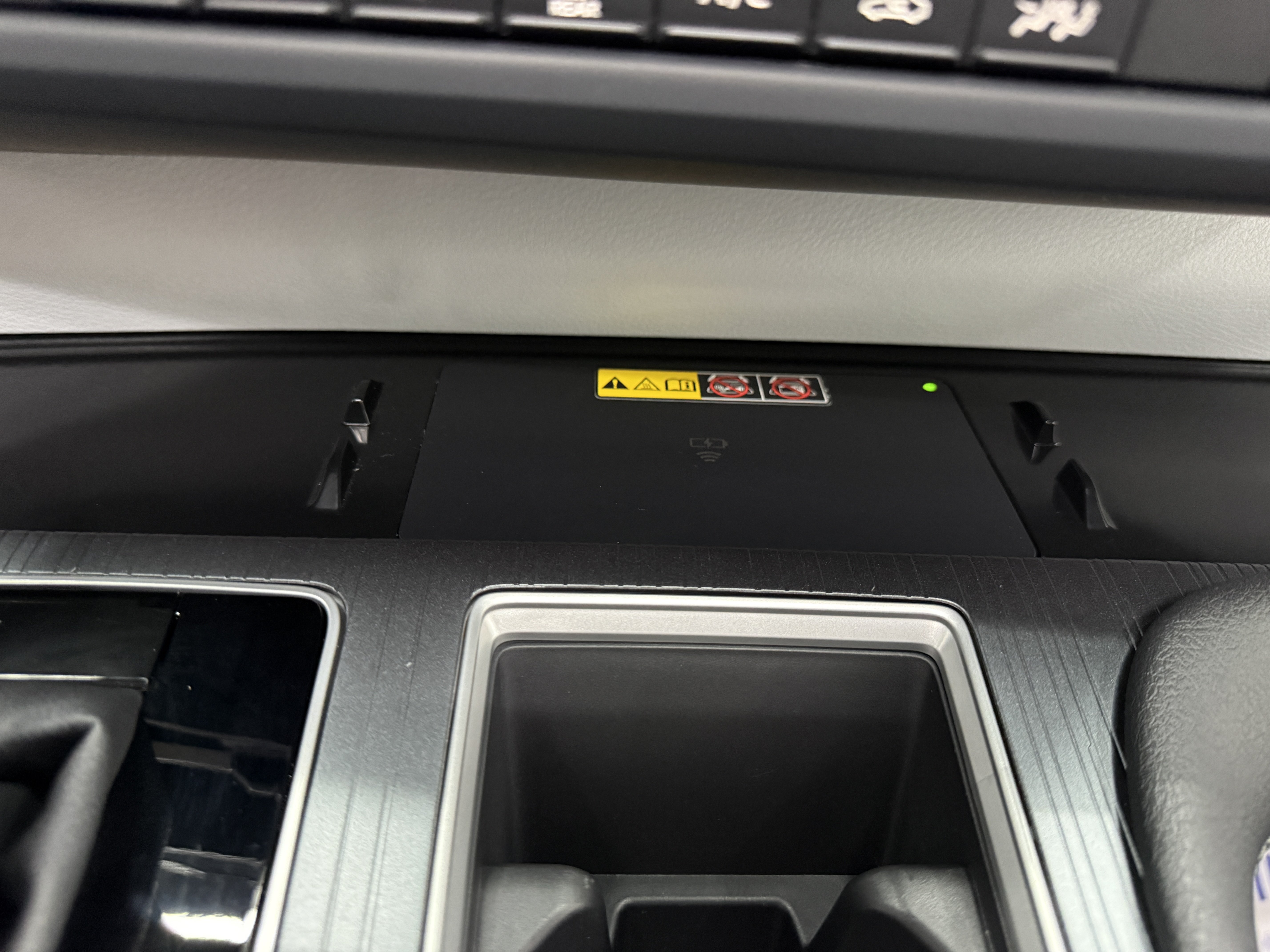 Used 2026 Toyota Sienna XLE FWD image 19