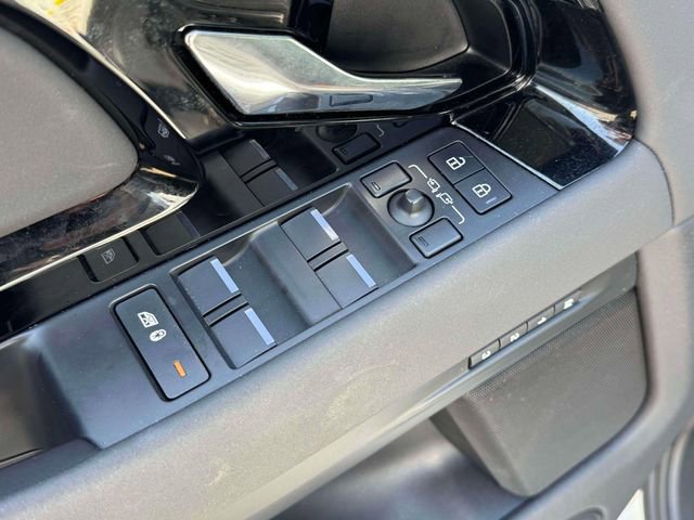 Used 2024 Land Rover Range Rover Evoque S AWD/4WD image 25