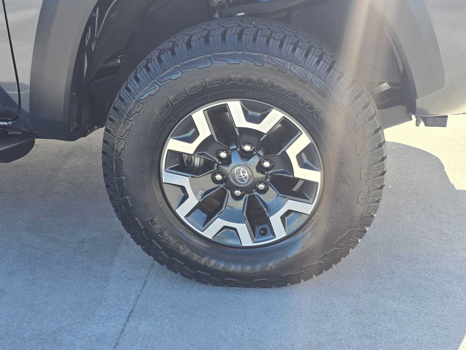 Certified 2022 Toyota Tacoma TRD Off-Road w/ Technology Package AWD/4WD image 9