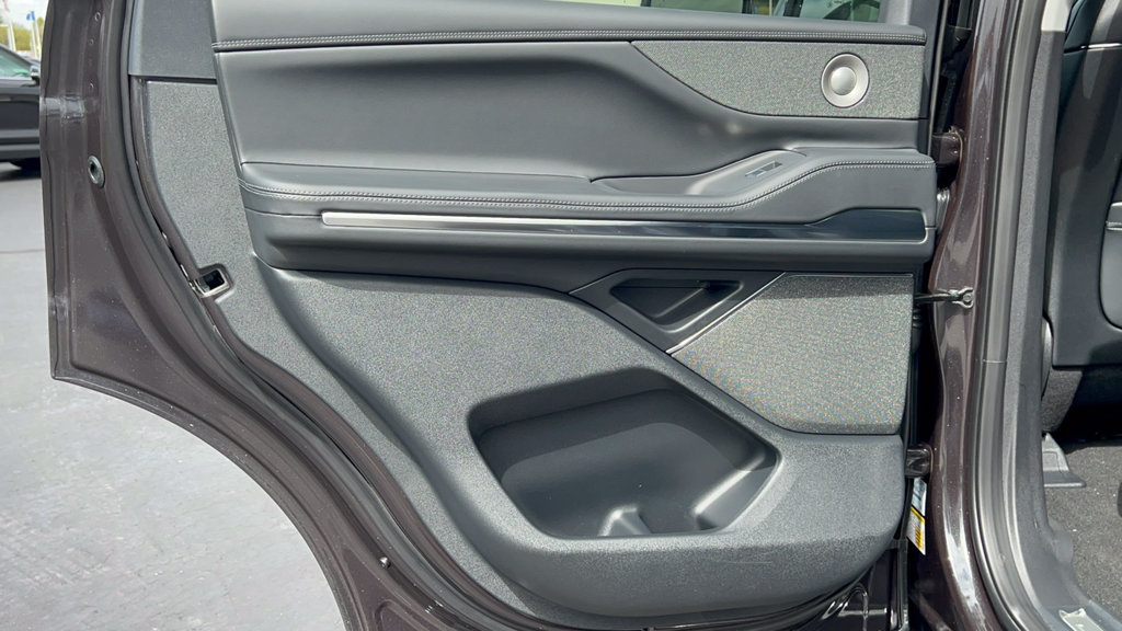 New 2026 Lincoln Navigator Reserve AWD/4WD image 34