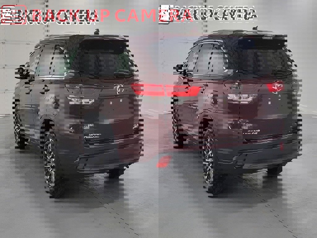 Used 2018 Toyota Highlander XLE image 7