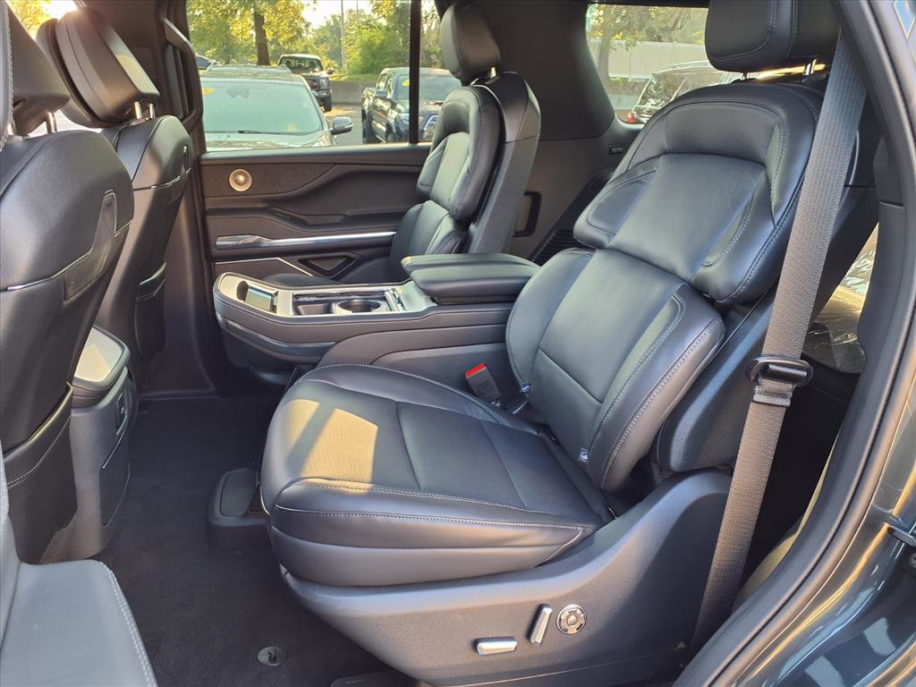 New 2025 Lincoln Navigator Reserve w/ Jet Appearance Package image 9