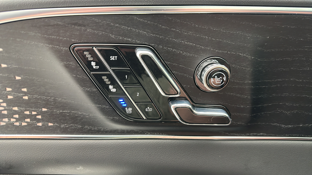 Used 2023 Cadillac Lyriq AWD image 22