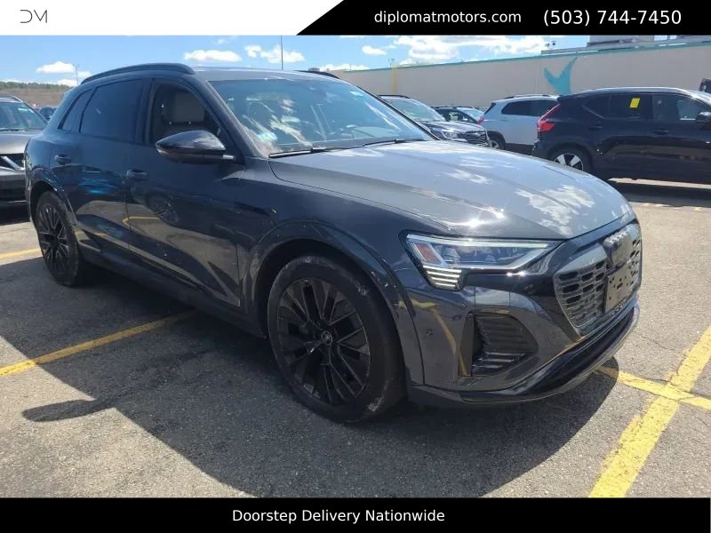 Used 2024 Audi Q8 e-tron Prestige AWD/4WD image 3