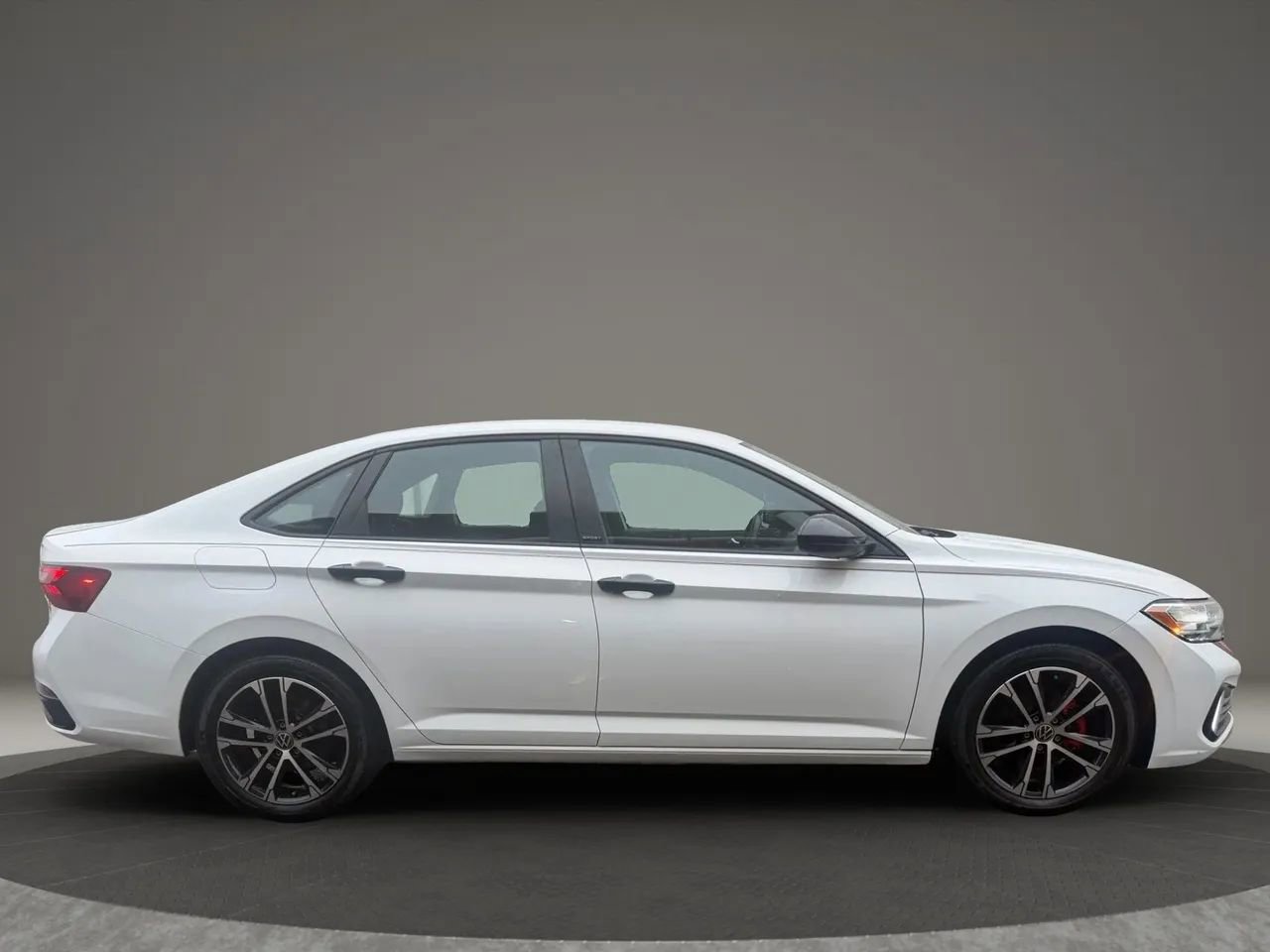 Used 2024 Volkswagen Jetta Sport image 4