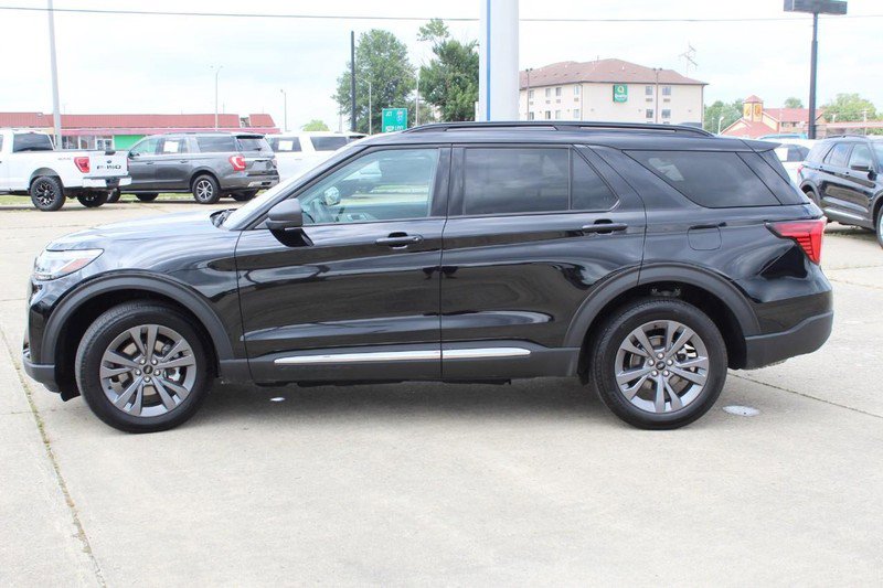 Used 2025 Ford Explorer Active w/ Active Comfort Package image 6