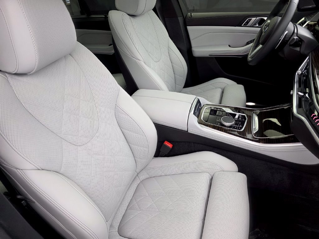 Used 2026 BMW X5 xDrive40i w/ M Sport Package AWD/4WD image 28