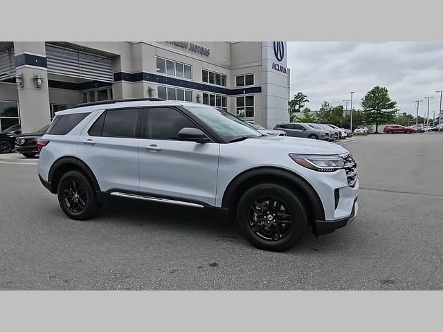 Used 2025 Ford Explorer Active AWD/4WD image 32