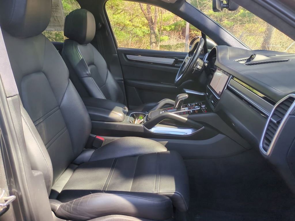 Used 2019 Porsche Cayenne Turbo AWD/4WD image 29