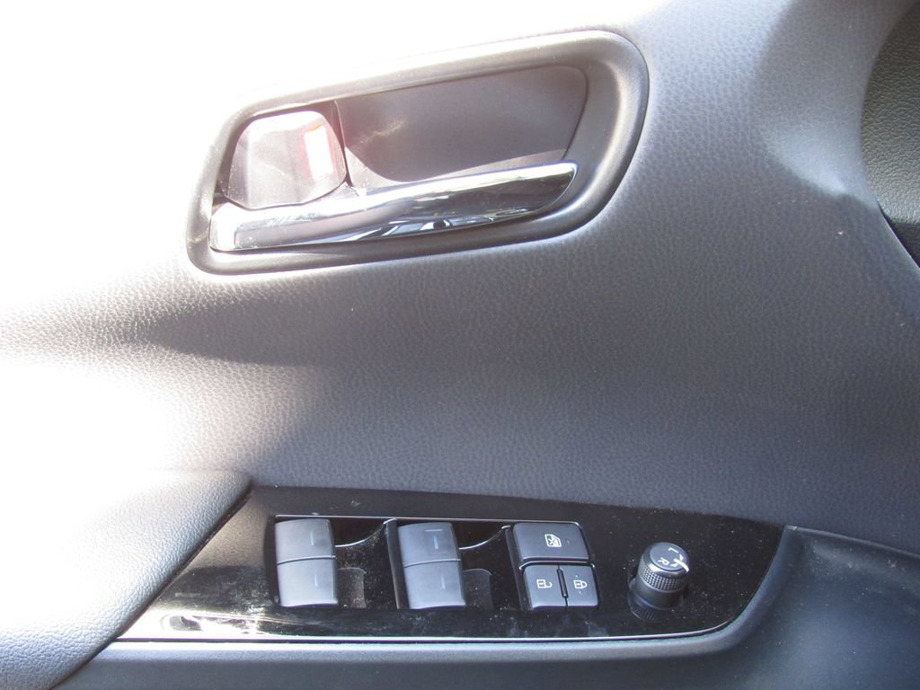Certified 2020 Toyota Prius LE AWD/4WD image 31