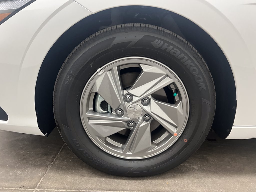 New 2026 Hyundai Elantra SE FWD image 28