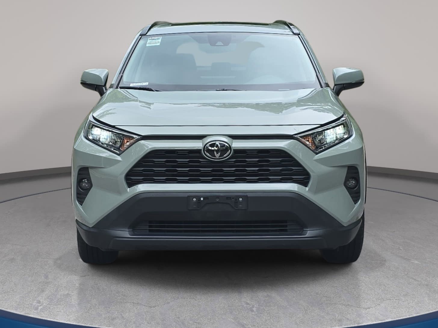 Used 2020 Toyota RAV4 XLE w/ Convenience Package AWD/4WD image 2