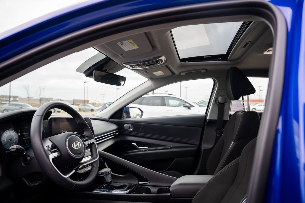 Certified 2024 Hyundai Elantra SEL w/ Convenience Package image 20