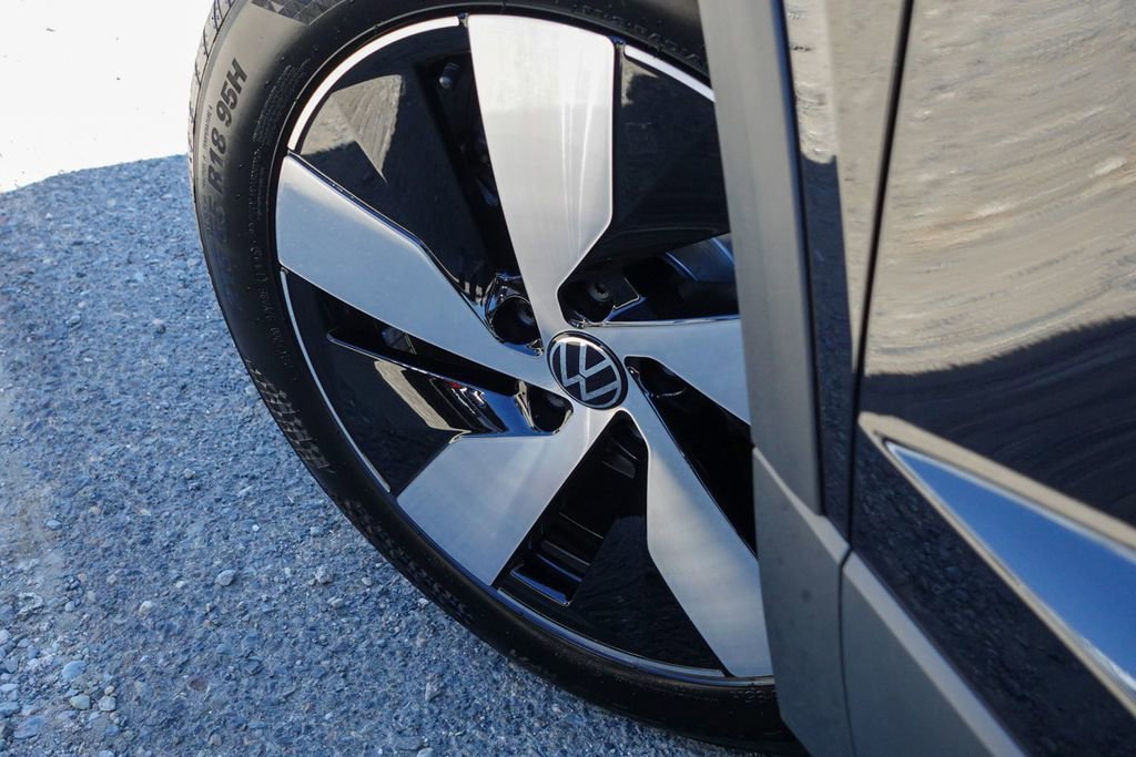 New 2025 Volkswagen Taos S image 10