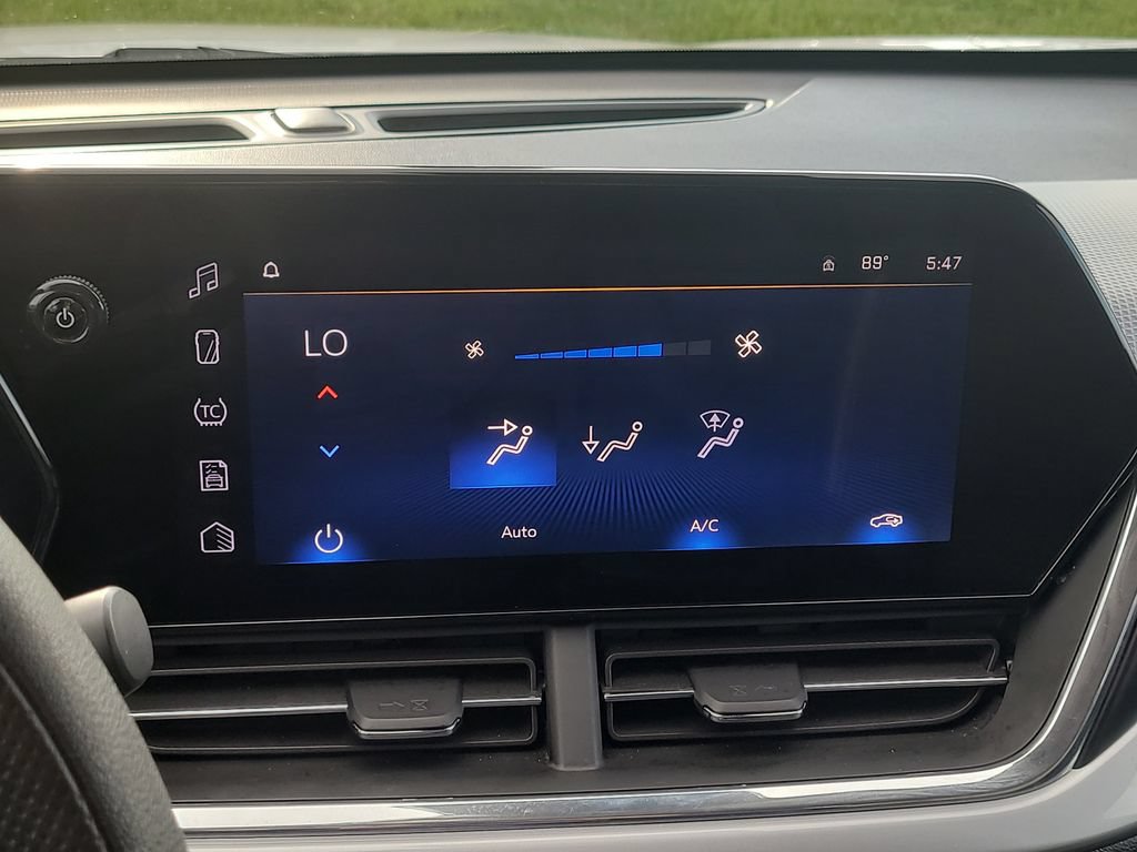Used 2025 Chevrolet Trax LT FWD image 24