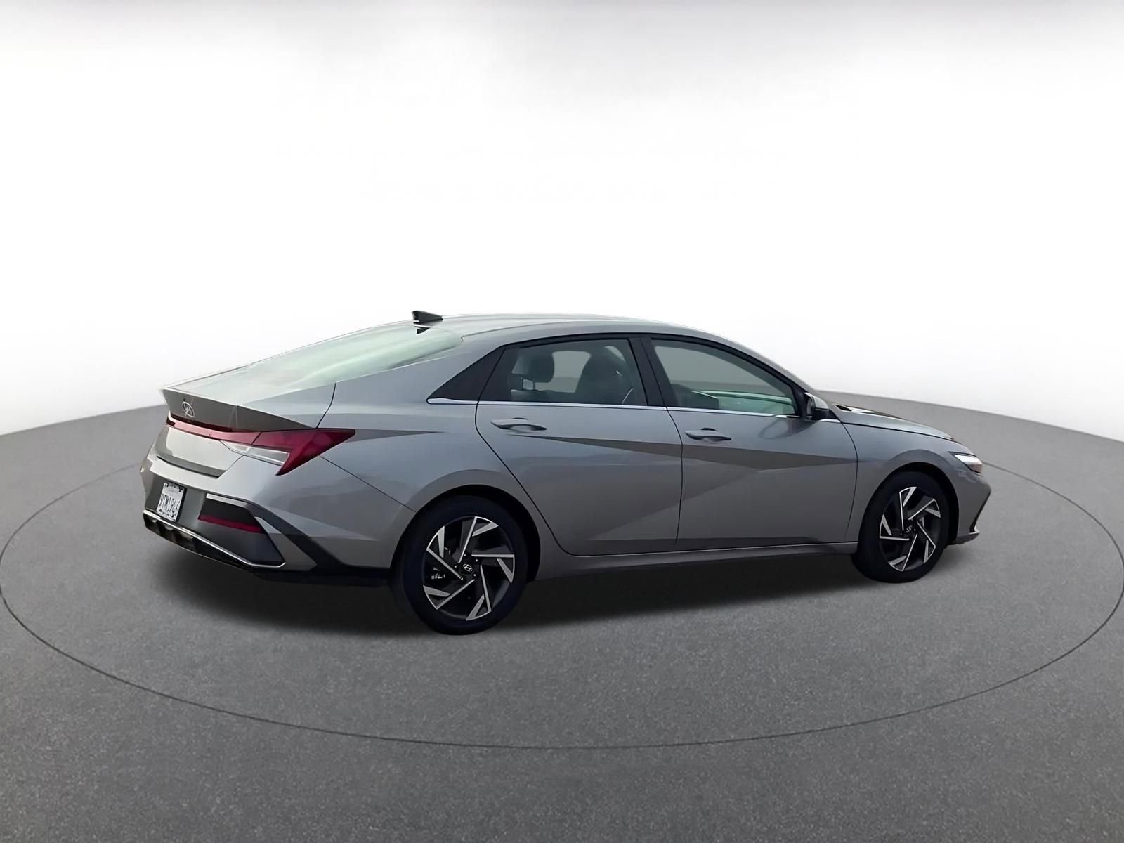 Used 2025 Hyundai Elantra Limited FWD image 14