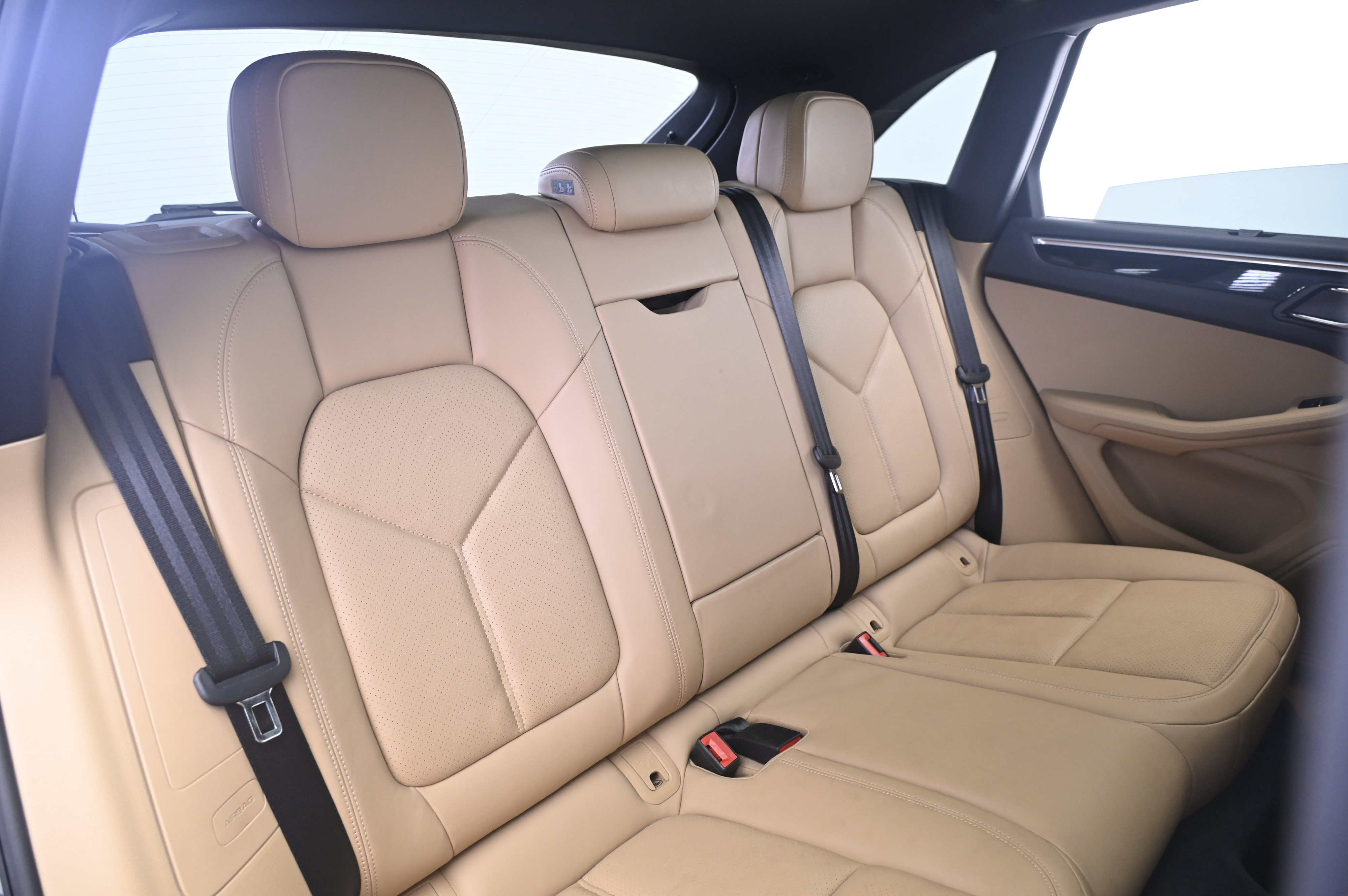 Used 2018 Porsche Macan AWD/4WD image 19