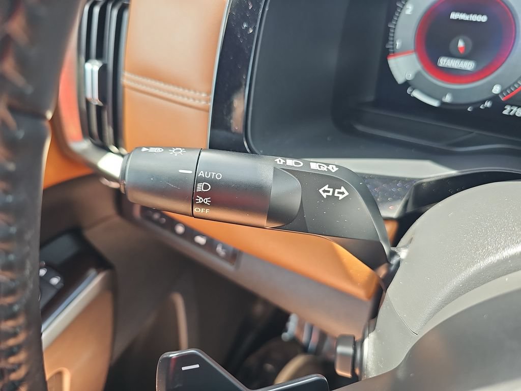 Used 2024 Nissan Pathfinder Platinum FWD image 36