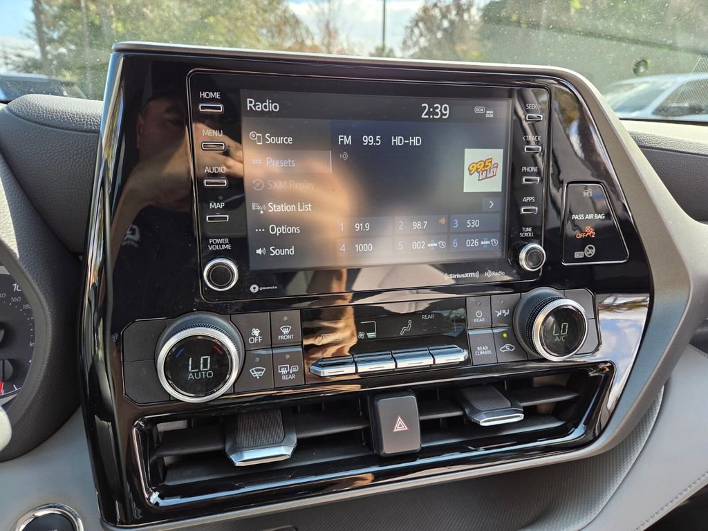 Used 2022 Toyota Highlander LE image 28