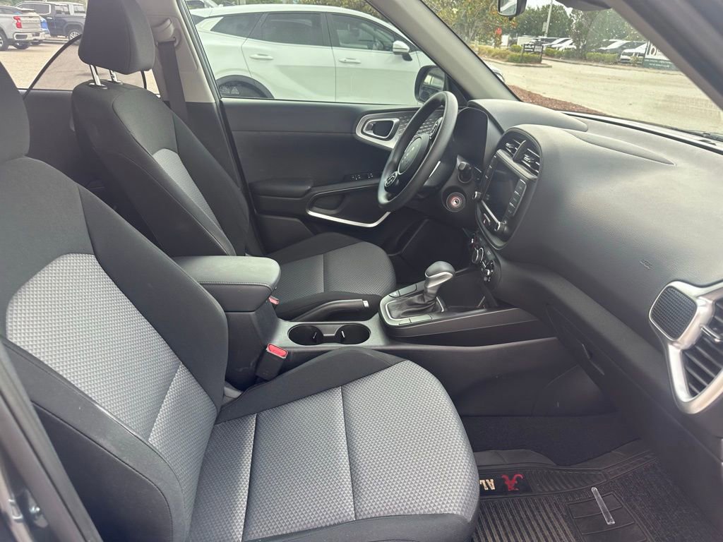 Certified 2023 Kia Soul LX FWD image 12