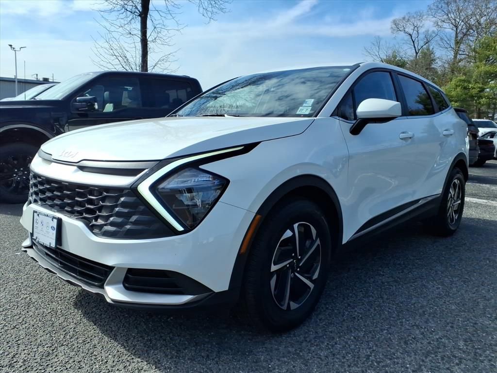 Used 2023 Kia Sportage LX image 5