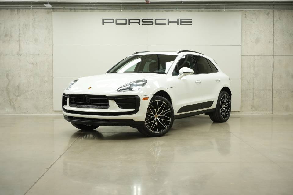 Certified 2026 Porsche Macan AWD/4WD image 1