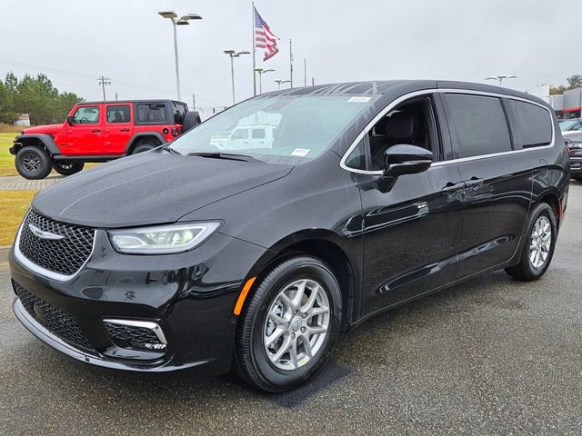 New 2026 Chrysler Pacifica Select image 3