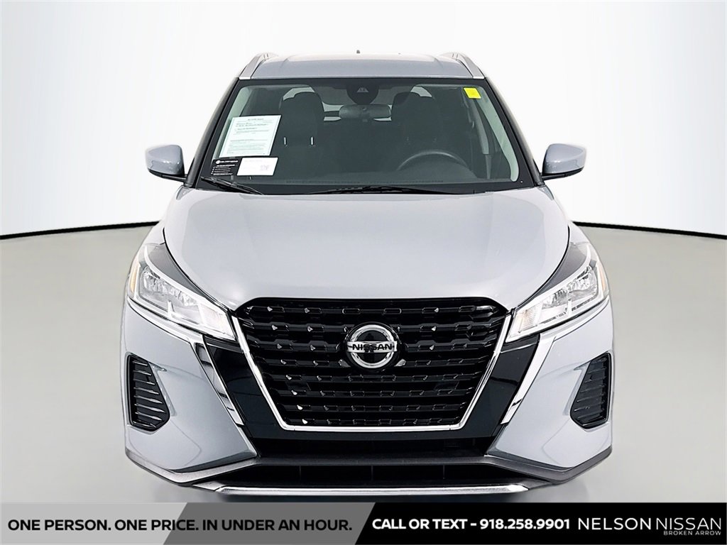 Used 2021 Nissan Kicks SV image 2