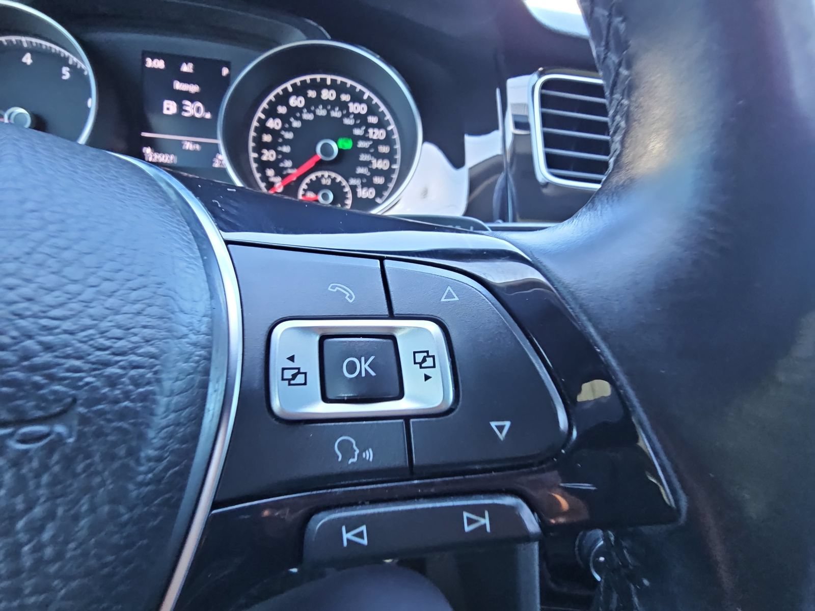 Used 2015 Volkswagen Golf SEL FWD image 17