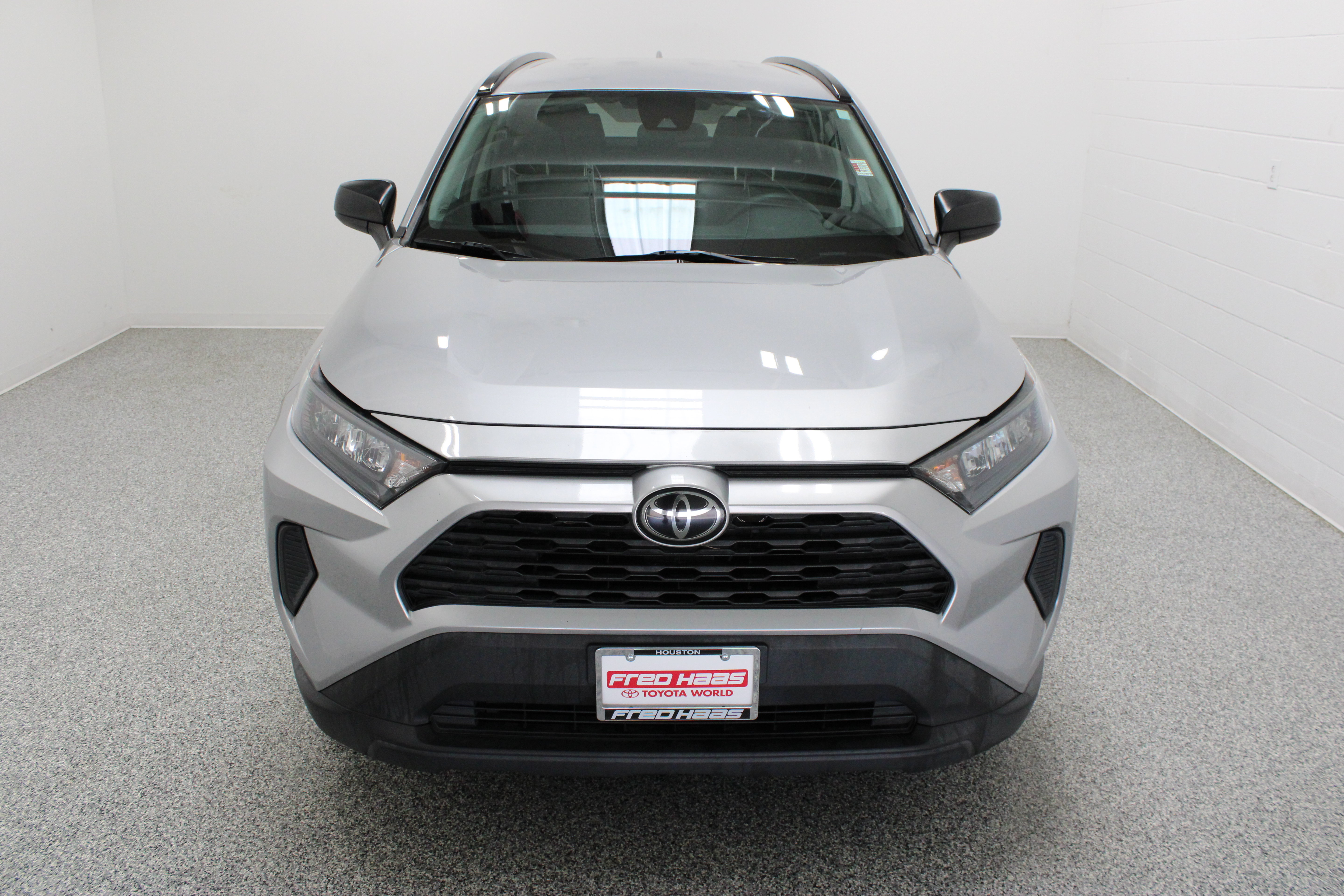 Used 2021 Toyota RAV4 LE FWD image 3