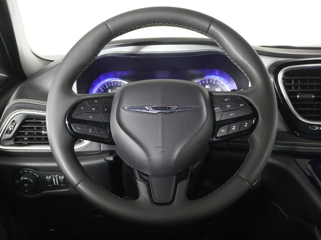 Used 2025 Chrysler Pacifica Limited FWD image 38