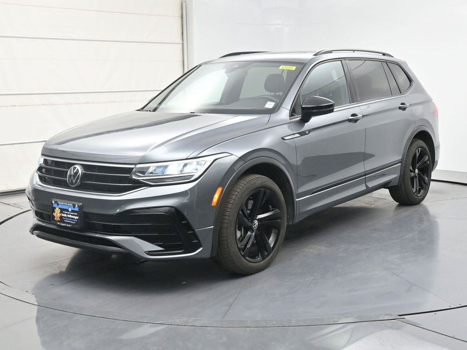 Certified 2023 Volkswagen Tiguan SE R-Line AWD/4WD image 1