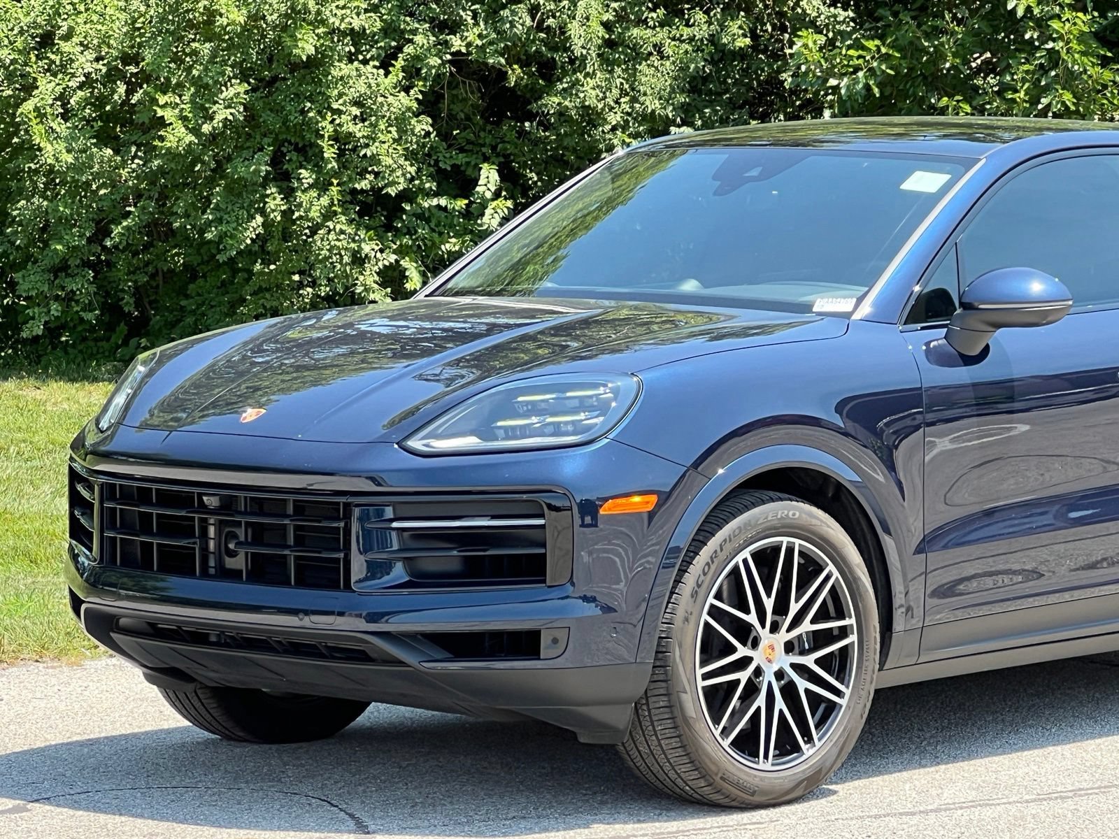 Certified 2024 Porsche Cayenne Coupe AWD/4WD image 11