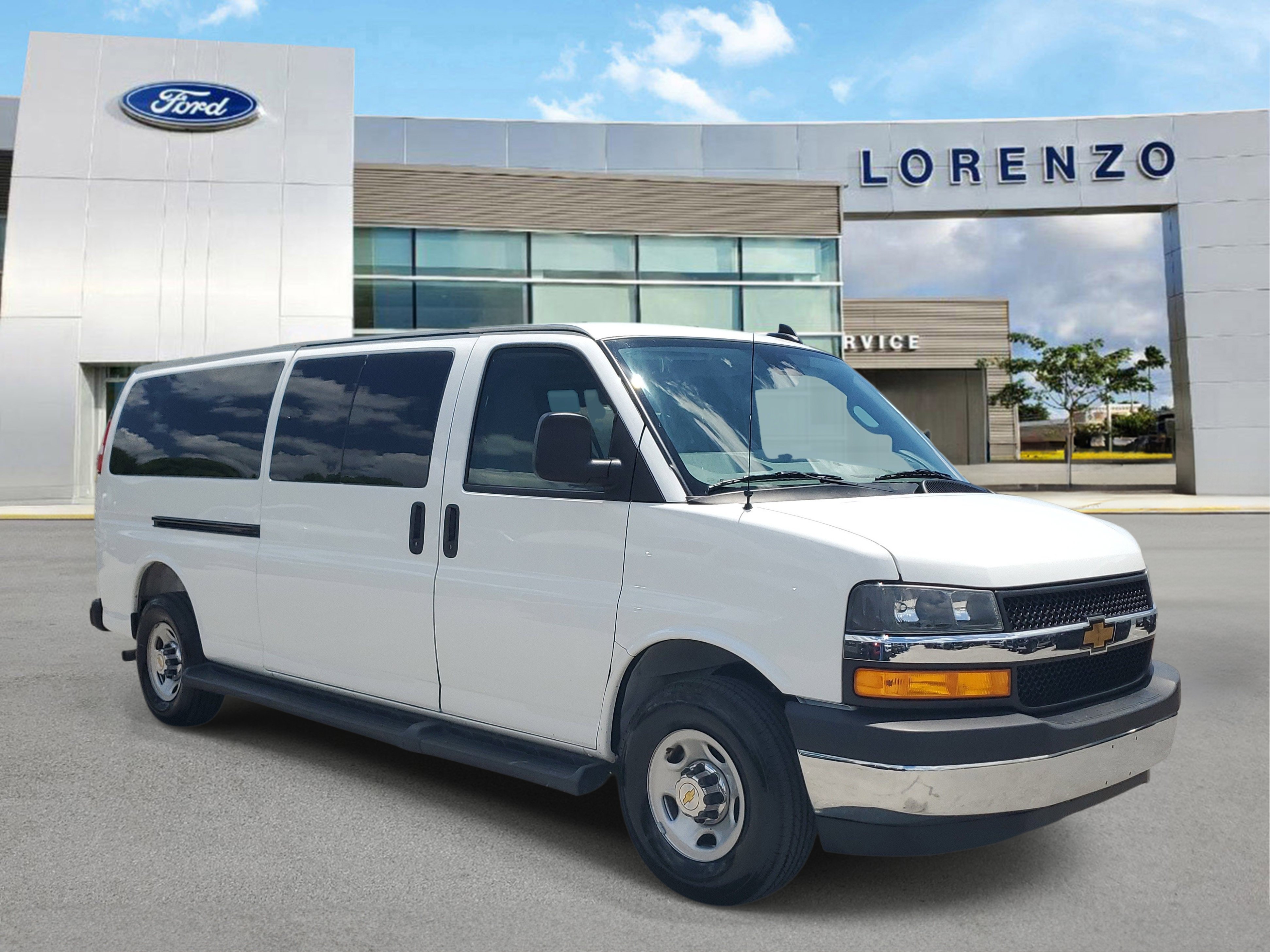 Used 2025 Chevrolet Express 3500 LT w/ LT Preferred Equipment Group RWD image 3
