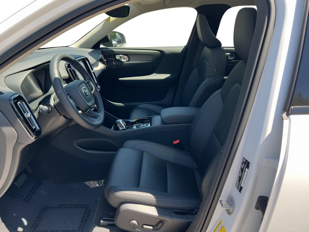 Used 2023 Volvo XC40 B5 Ultimate w/ Climate Package AWD/4WD image 6