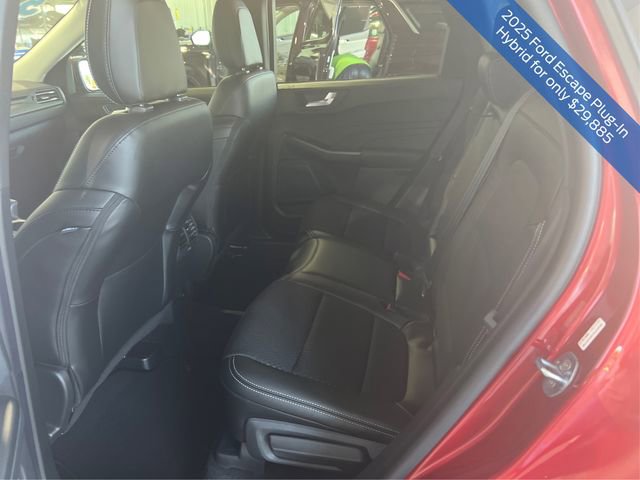 Used 2025 Ford Escape SE image 10