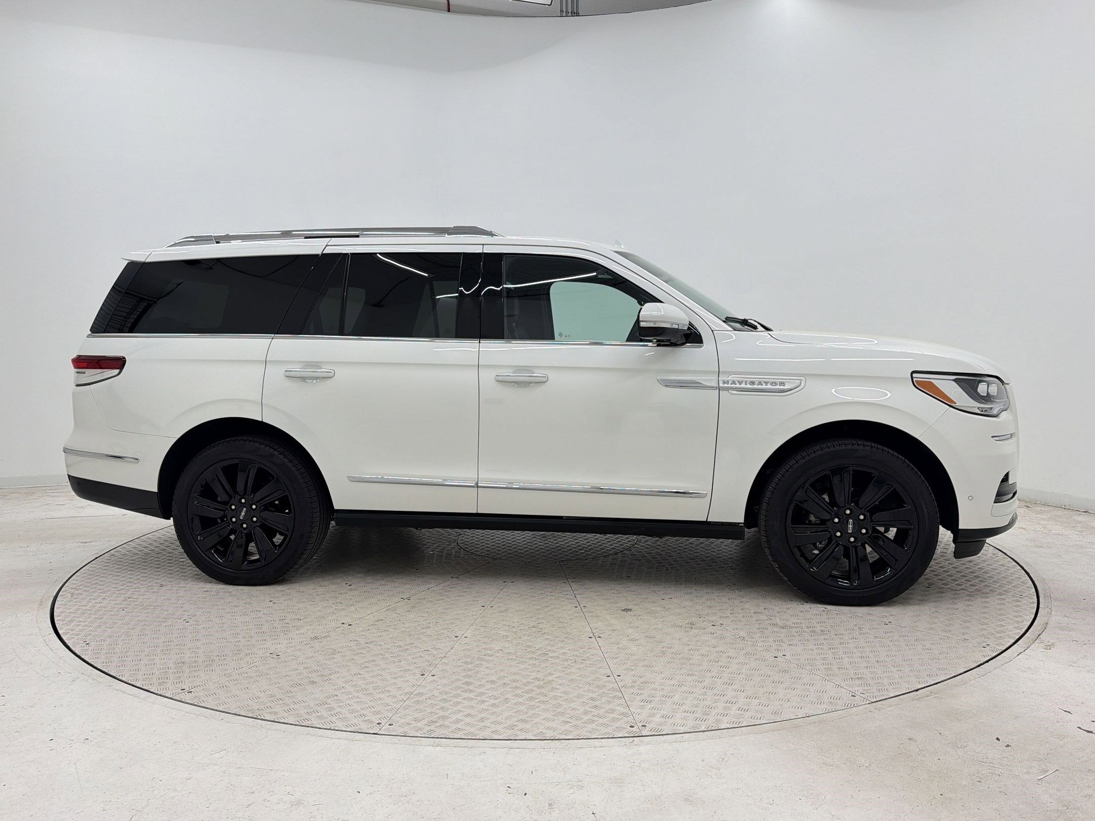 Used 2023 Lincoln Navigator Reserve AWD/4WD image 8