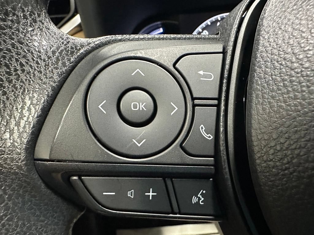 Used 2025 Toyota RAV4 XLE AWD/4WD image 19