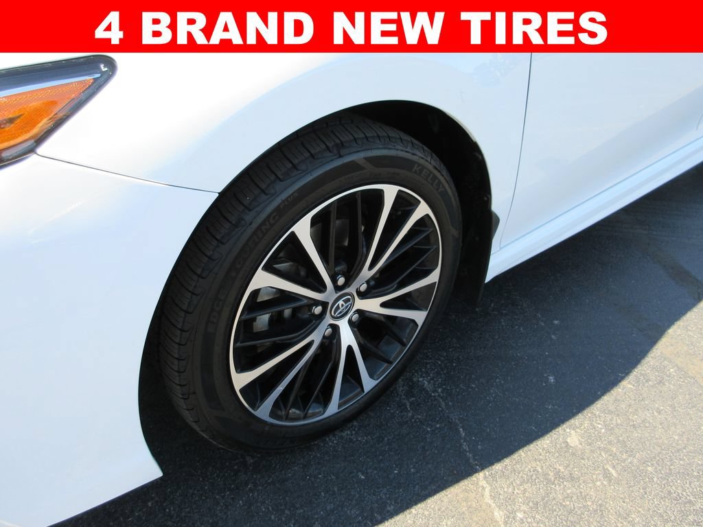 Used 2020 Toyota Camry SE FWD image 3