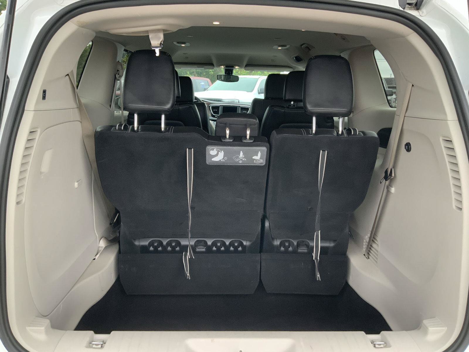 Used 2020 Chrysler Voyager Lxi FWD image 10